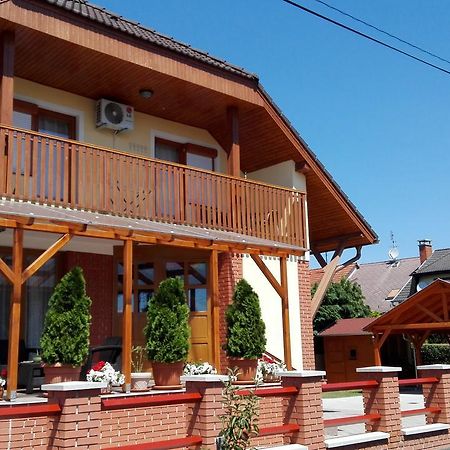 Marina-Buek Apartmanhaz Екстер'єр фото