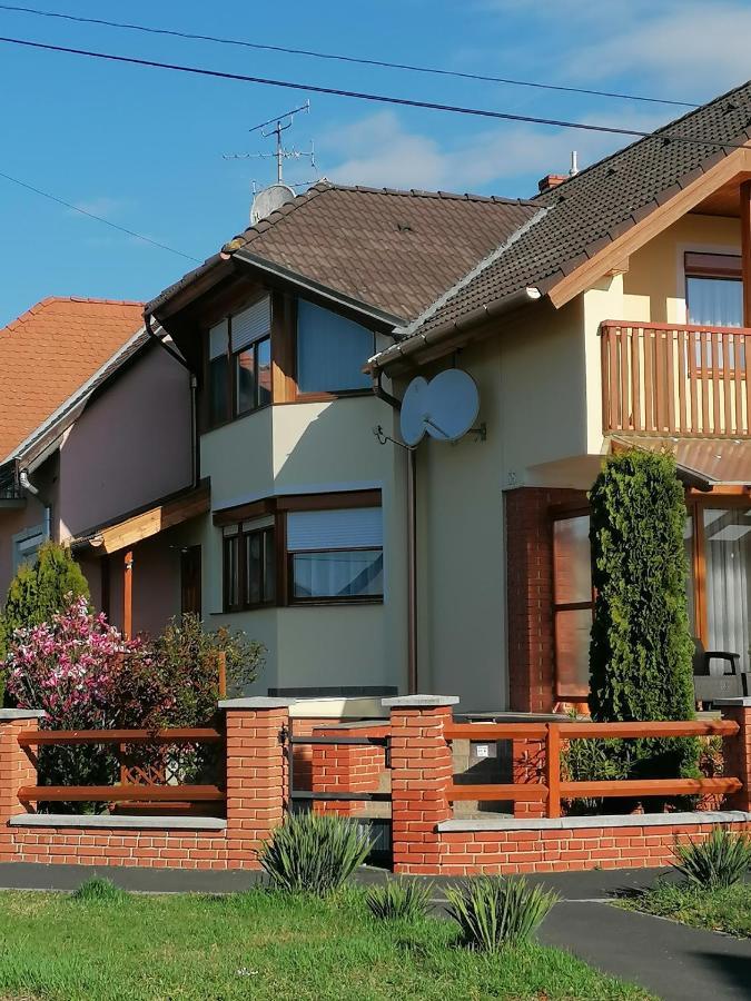 Marina-Buek Apartmanhaz Екстер'єр фото