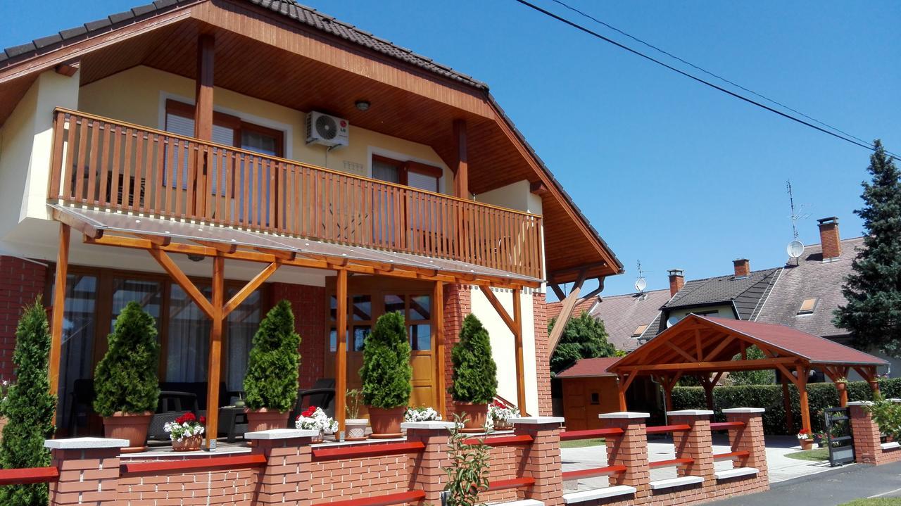 Marina-Buek Apartmanhaz Екстер'єр фото