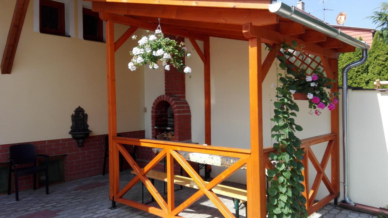 Marina-Buek Apartmanhaz Екстер'єр фото